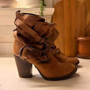 Steve Madden Tan Heeled Slouchy Boots with Buckles